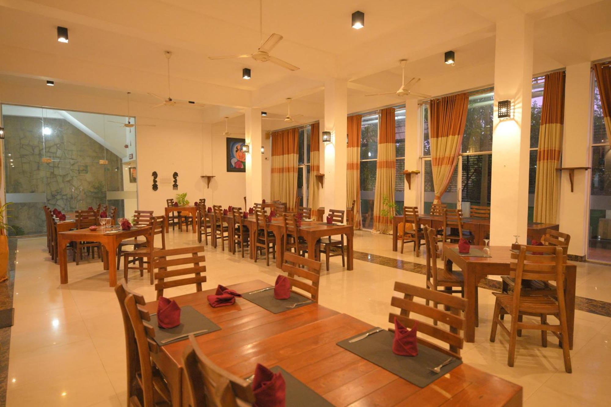 Ceylan Lodge Anuradhapura Zewnętrze zdjęcie