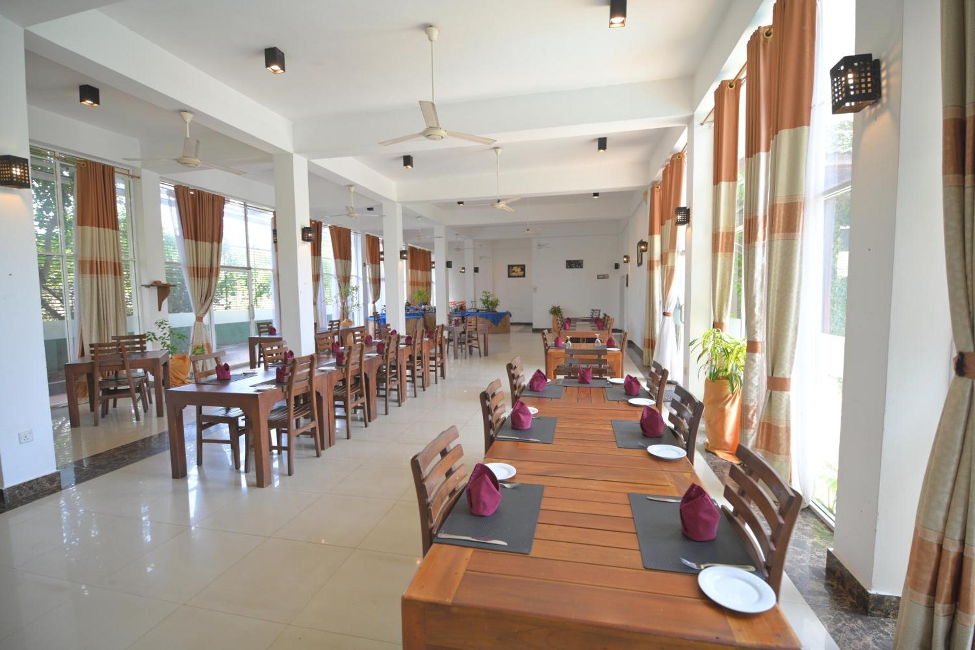 Ceylan Lodge Anuradhapura Zewnętrze zdjęcie